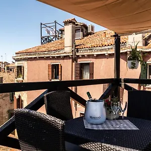 https://al-campanile-view-and-terrace.hotelinveneto.com